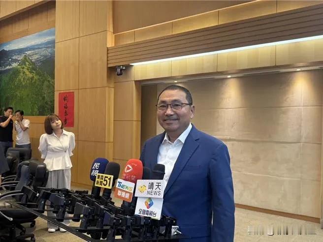 侯友宜表态支持郝龙斌?

国民党主席候选人郝龙斌中秋节前往新北市拜会市长侯友宜，