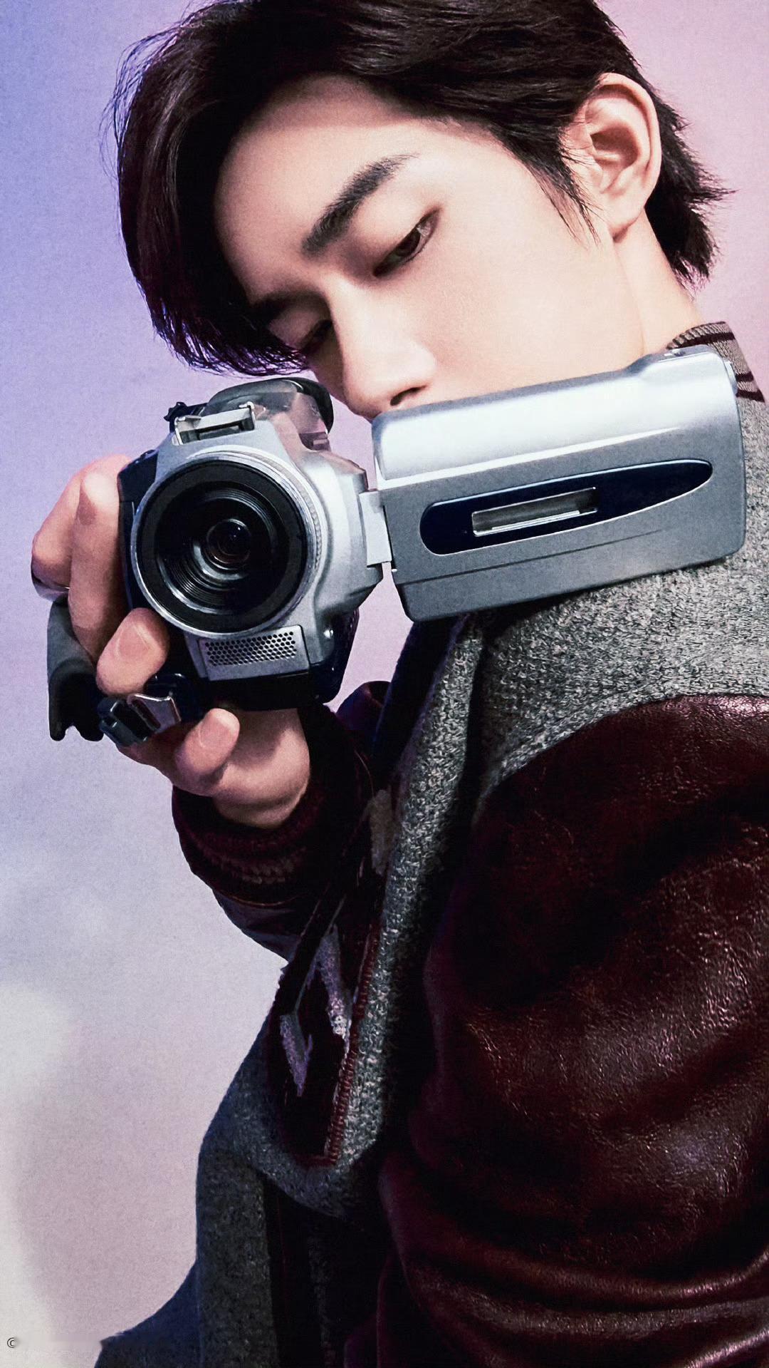 玺子弟弟，国庆快乐#易烊千玺畅游异国街头# ​​​