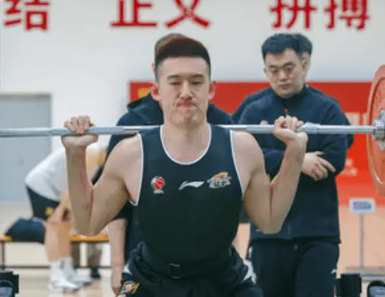 付豪昨日体测总成绩排在CBA所有球员前30名所以付豪自动获得下个赛季的免测名额付