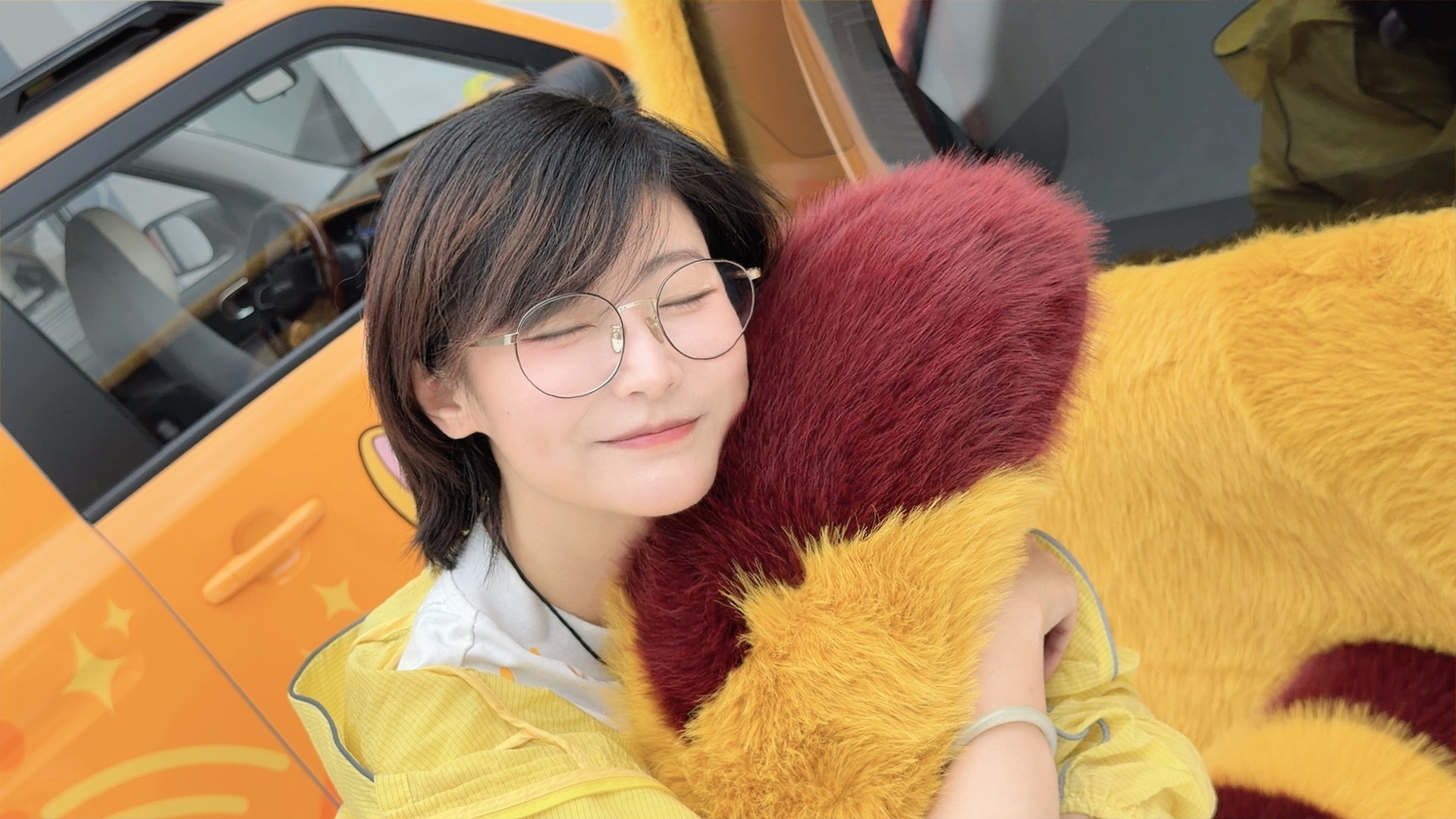今日份🧧🧧，想问你们～这毛绒玩偶，够不够大！哈哈哈哈哈～当小浣熊变身汽车熊—