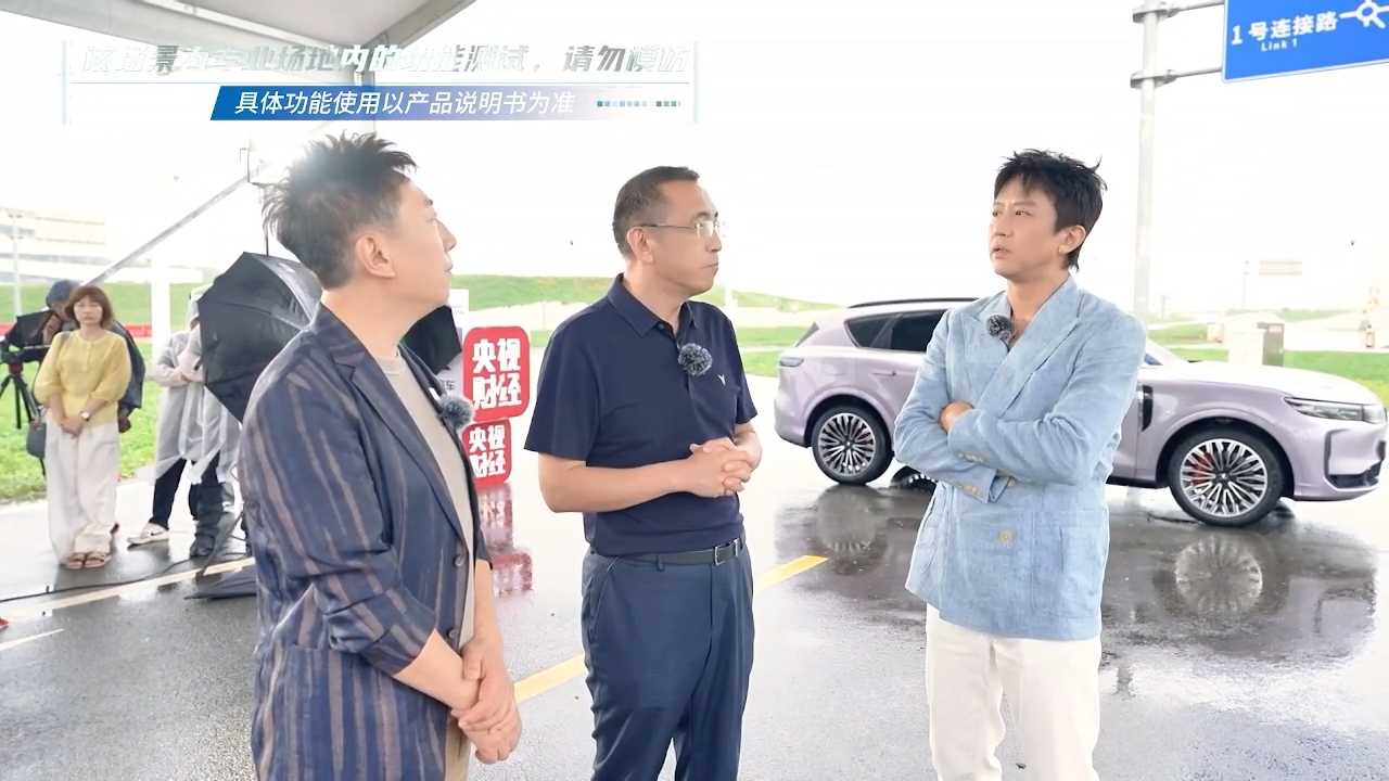 今天下午的岚图 FREE+ 预发布会上，岚图 FREE+ 和岚图汽车品牌大使邓超