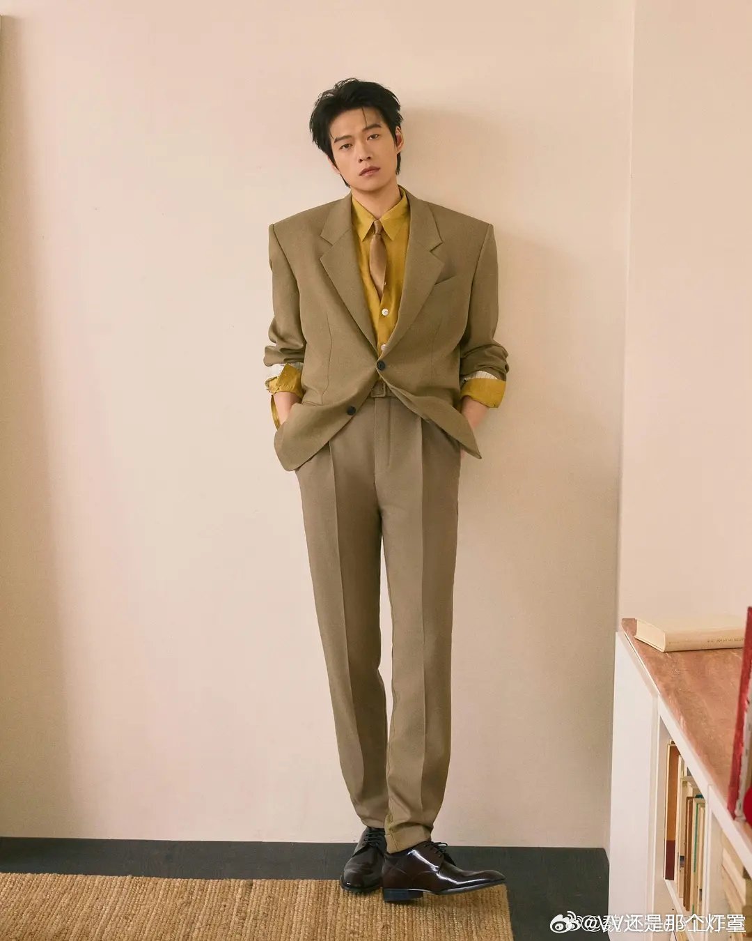 我不行了居然有四个撞衫的啊啊啊啊啊啊啊啊YSL:都来给老子穿同款雄竞微博之夜红毯