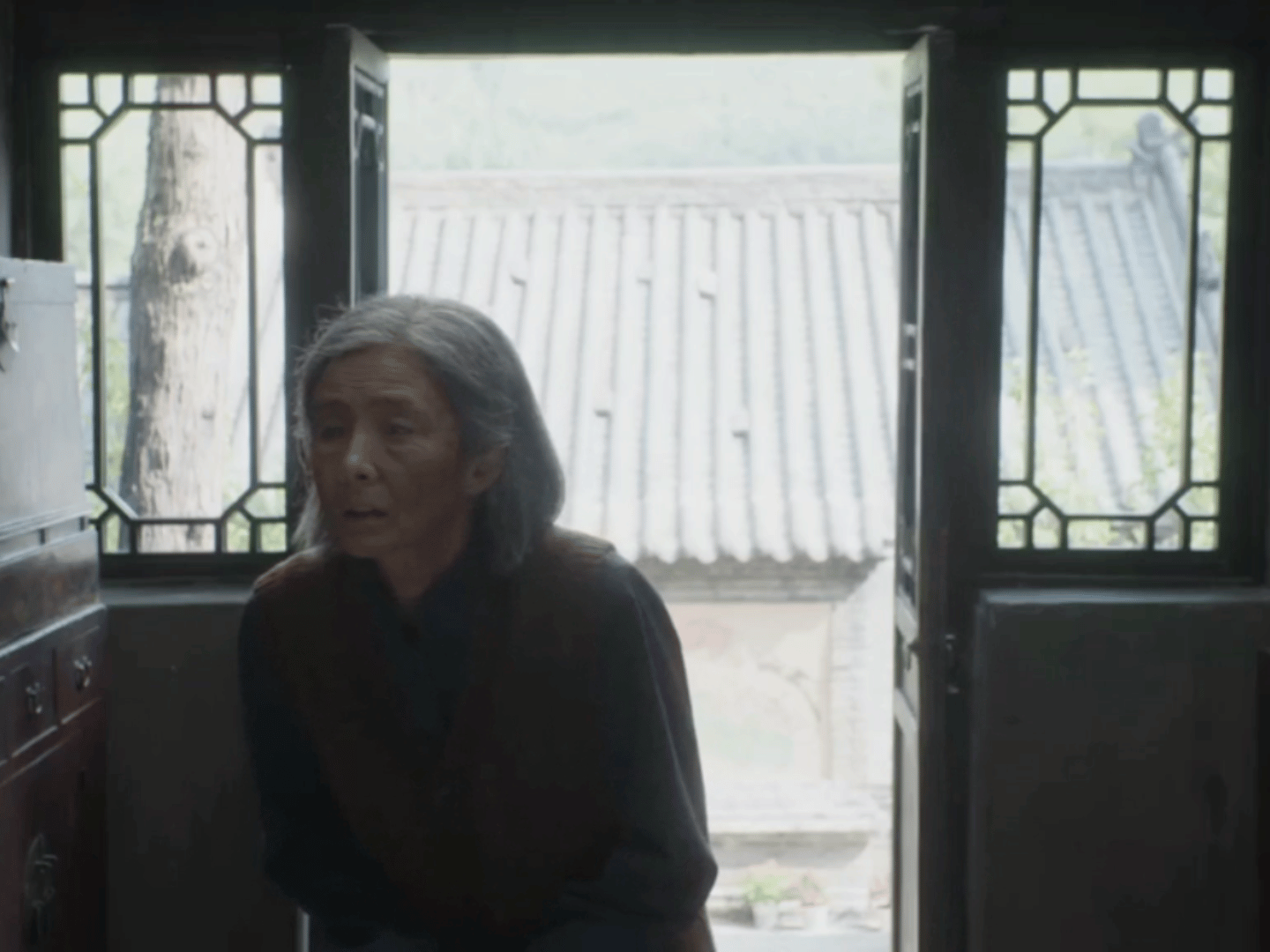 《生万物》大结局了，杨幂老年妆来了。杨幂完全没有偶像包袱，老年妆太真实了，非常贴