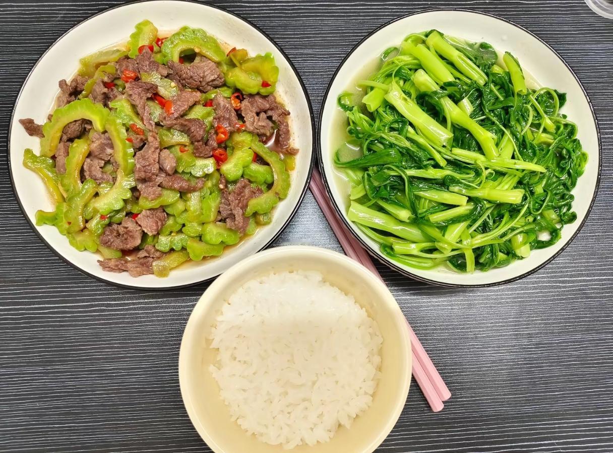 忙碌的一周画上句号，好好休整一番，养足精神，才能从容迎接接下来的挑战。

今日不