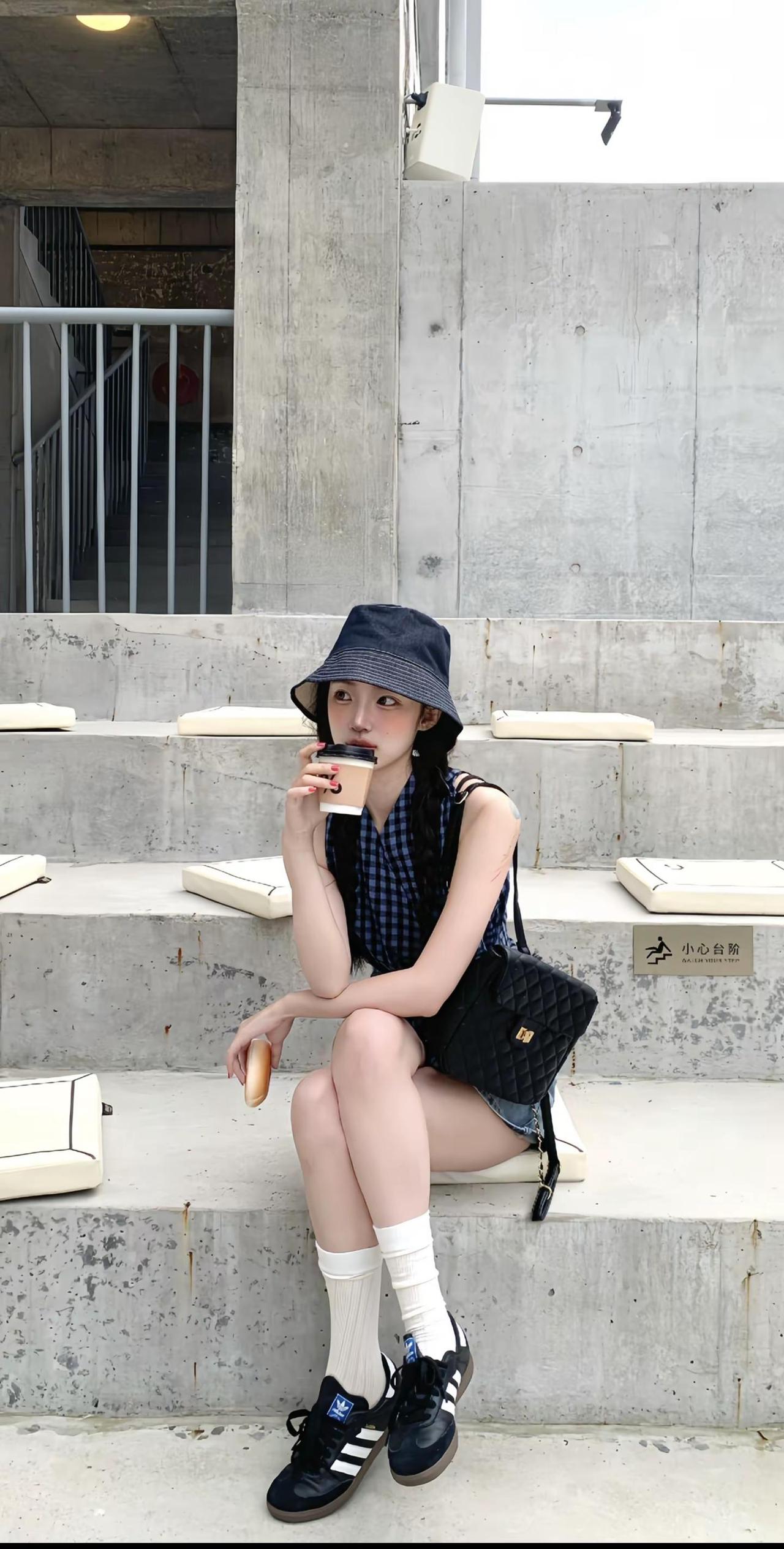 淡淡的 就会顺顺的⪩. .⪨ootd