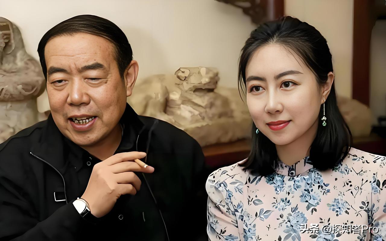 贾平凹终于坐不住了，发声：
“作为父亲，我对女儿的学术不端行为深感痛心。这不仅是