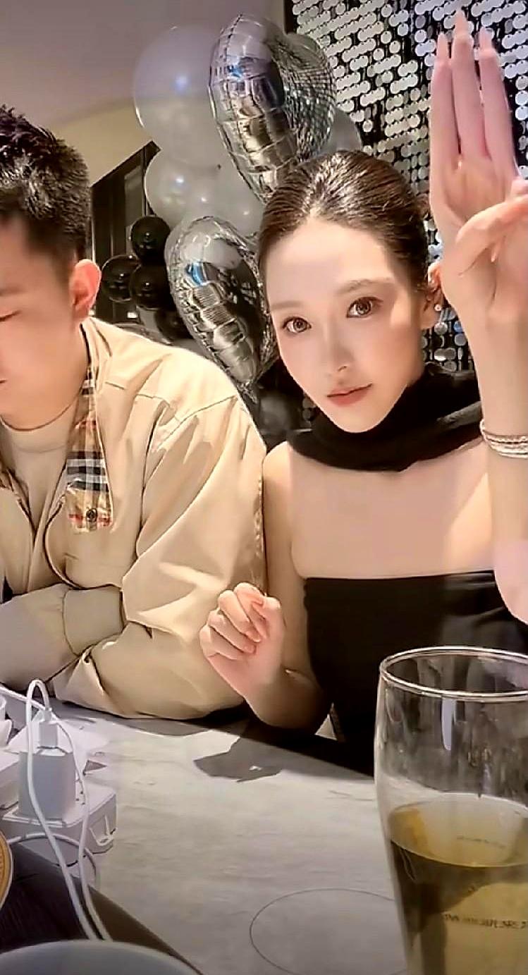 谁能想到，毁掉一段婚姻的不是柴米油盐，而是身边那个天天陪你嗑瓜子聊八卦的“好闺蜜