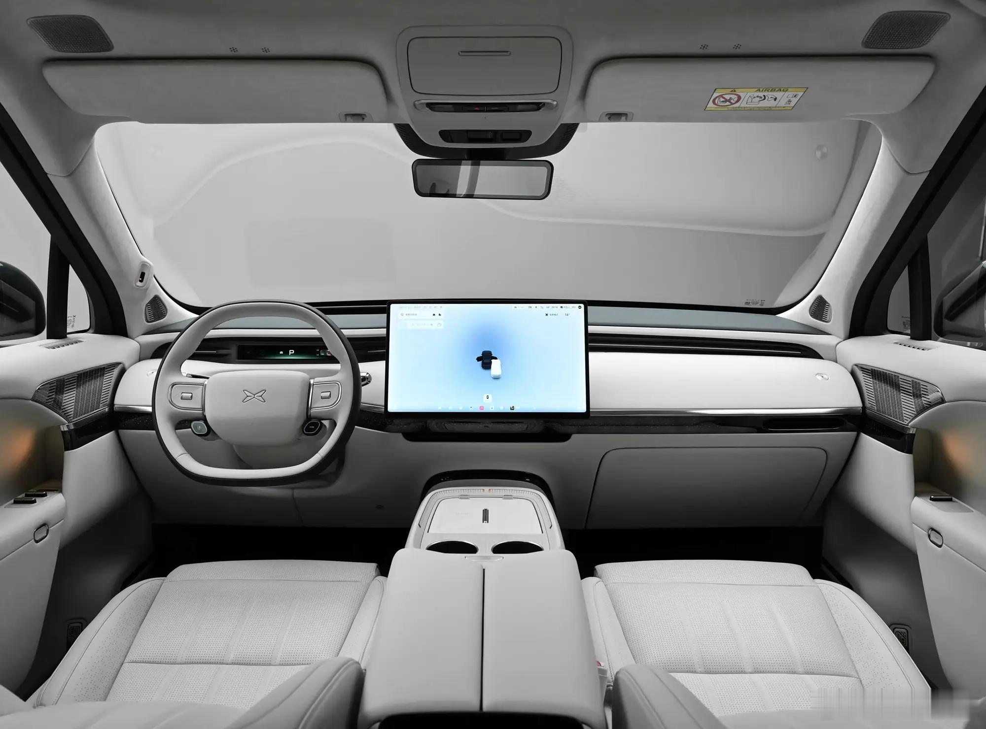 好多人说小鹏GX实车跟揽胜长得太像了，你会花三四十万买这台车，话说被人看做高仿揽