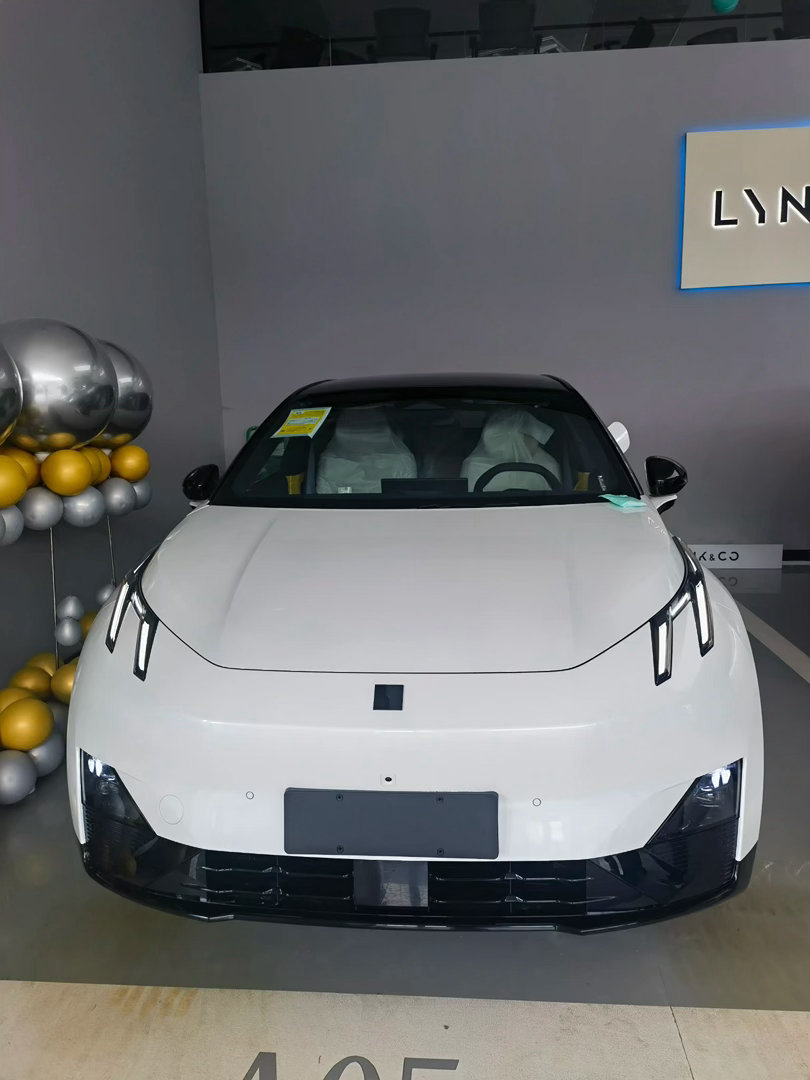 领克 20 改款于 2026 年 9 月上市，定位紧凑型运动 SUV。外观优化运