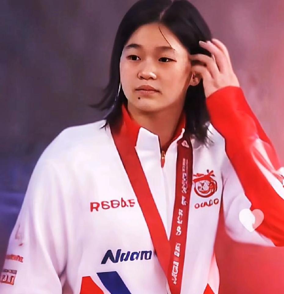 万万没想到全红婵跳水夺冠 
全爸竟然却在老家悠闲的钓鱼！
似乎他对女儿夺冠胸有成