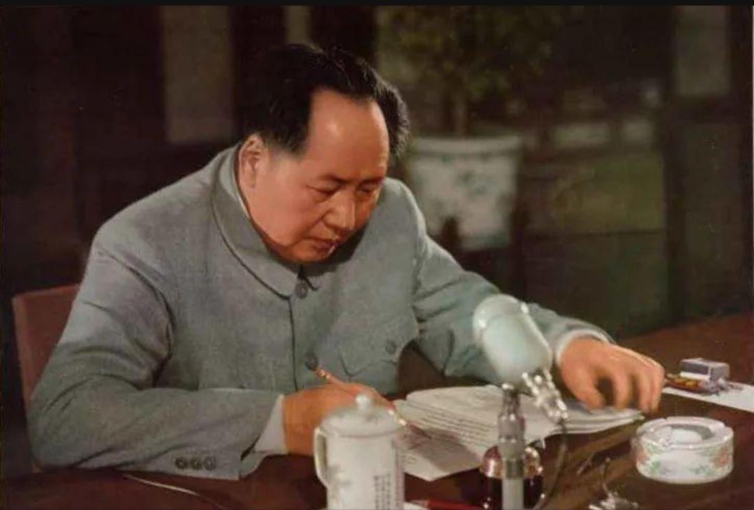 毛主席把岸英牺牲的消息，瞒了刘思齐三年之久，刘思齐做了一个大胆的决定推门就问此事