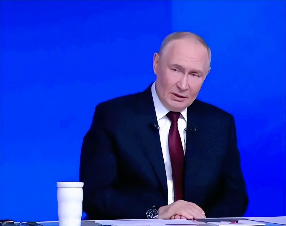 普京最近直接亮明俄乌冲突最新态度，这场年度记者会刚开场，就把全世界的目光都吸了过