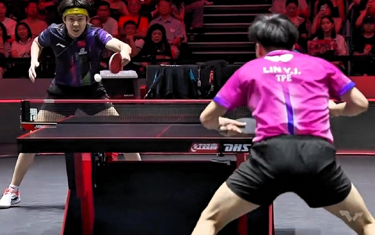 王楚钦与林昀儒冠军争夺战快讯：
第2局，王楚钦依旧打好开局5-2，随后维持强大的