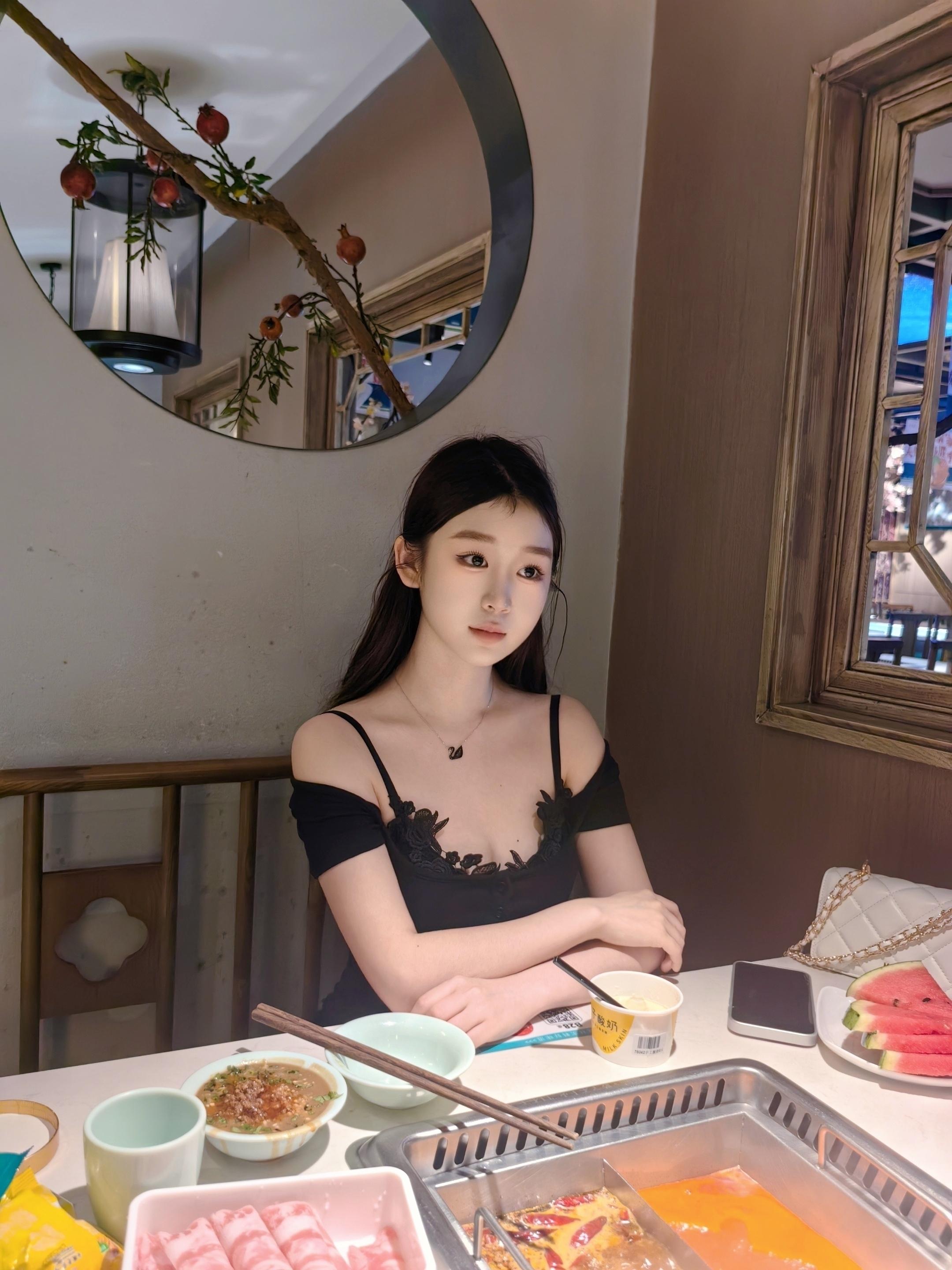 没关系 六点半的早餐和凌晨的宵夜我都可以一个人去吃