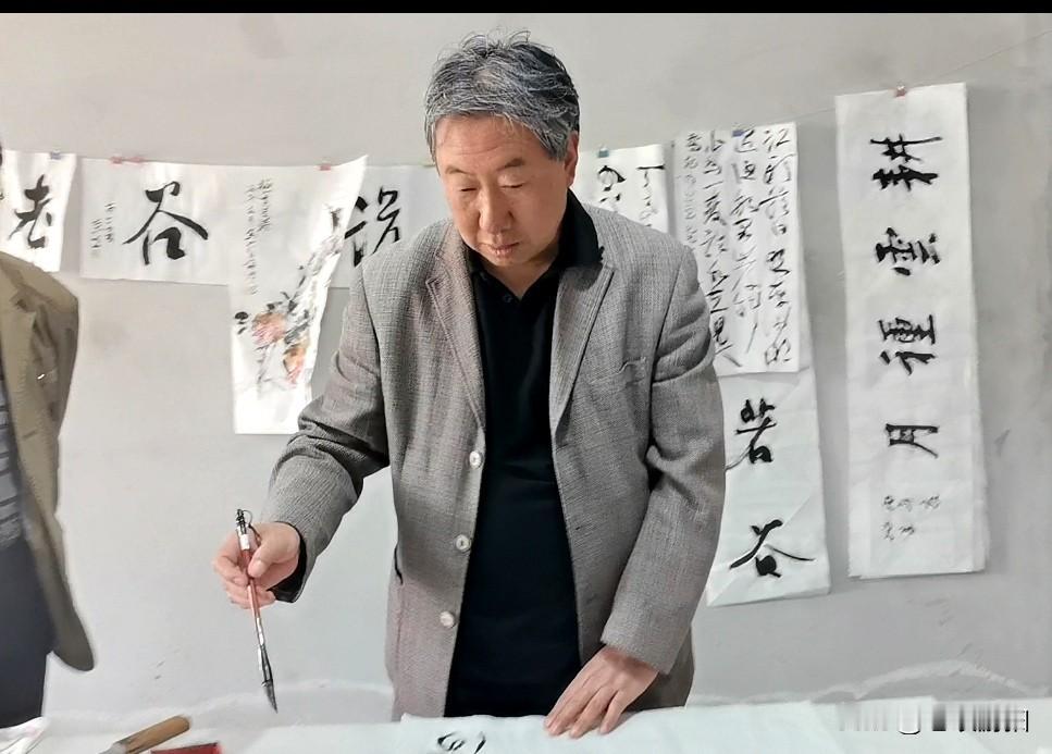 王绪生，男，1965 年生于‌甘肃甘谷‌，字子衡。现为中书协会员，甘肃省书法家协
