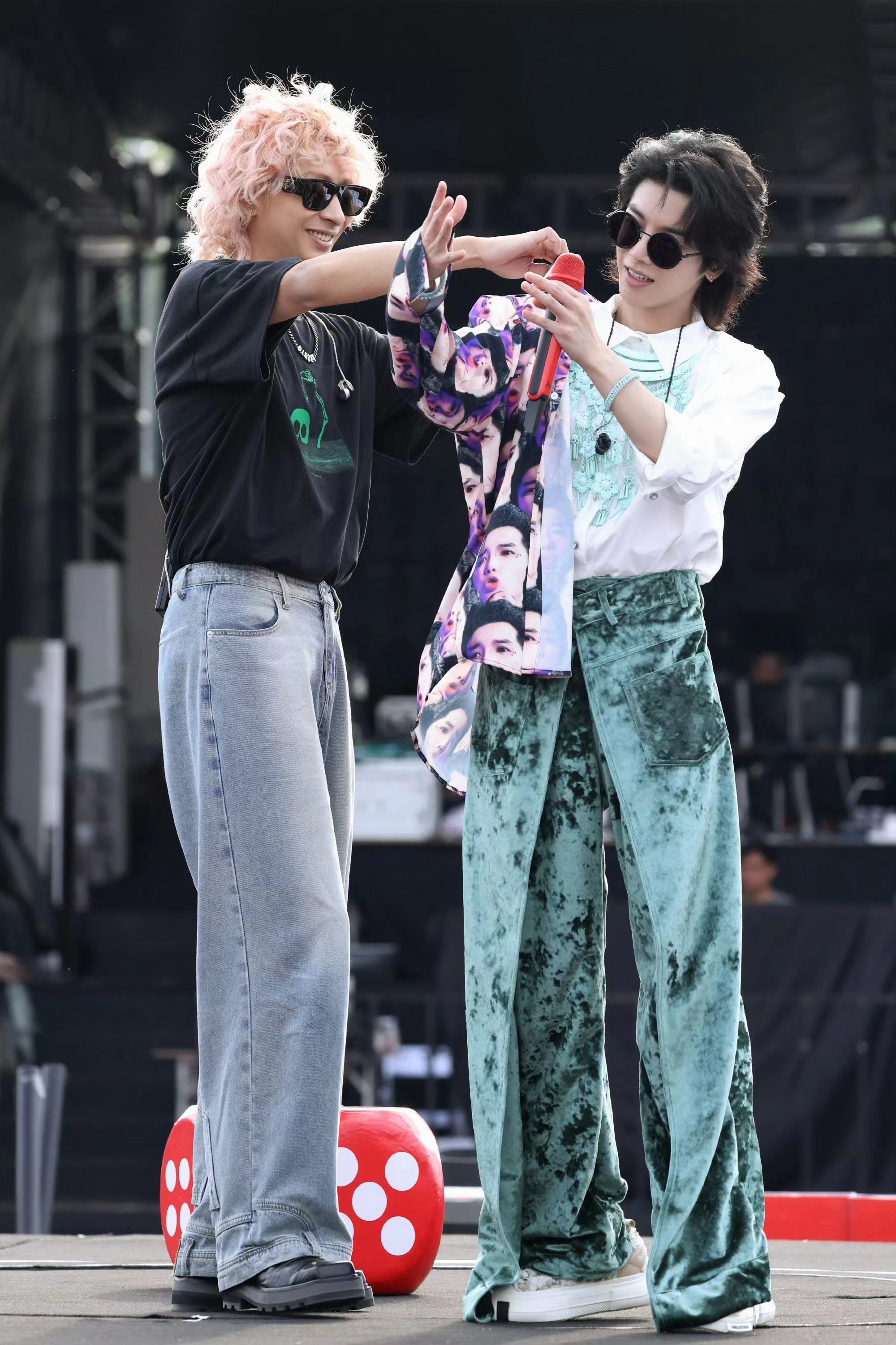 #华晨宇和粉丝双向奔赴的浪漫#  用粉丝的名字组成了一个华晨宇，让人觉得还是很有