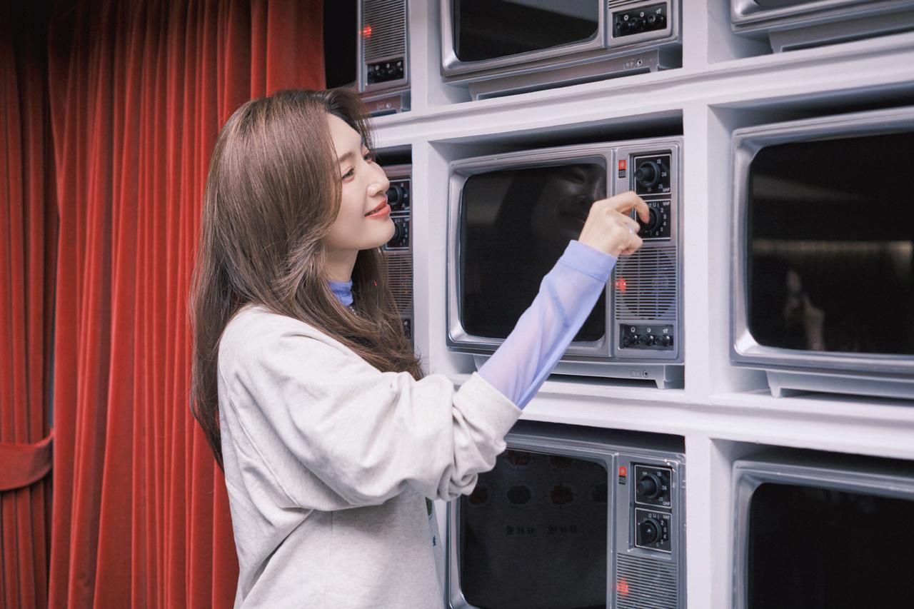 江江[飞吻]
江疏影