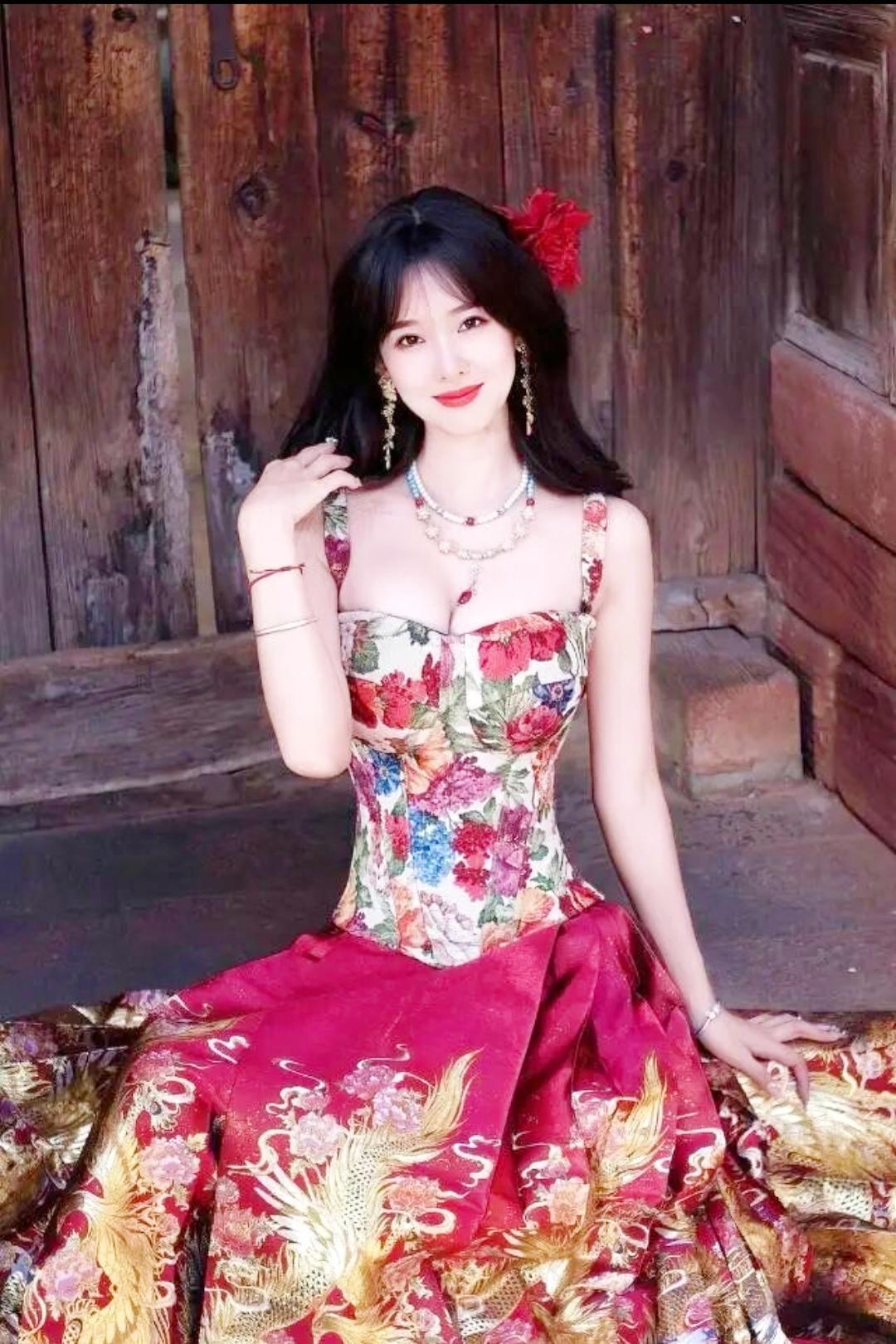 吊带轻遮小蛮腰，青春涌动少女心。晒图笔记大赛 女生很会穿搭是一种什么样的感觉? 