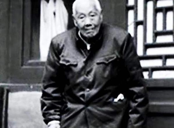 晚清时期，婉容把太监孙耀庭叫进闺房，命令他伺候自己冲澡。谁知，当她解开衣衫，孙耀