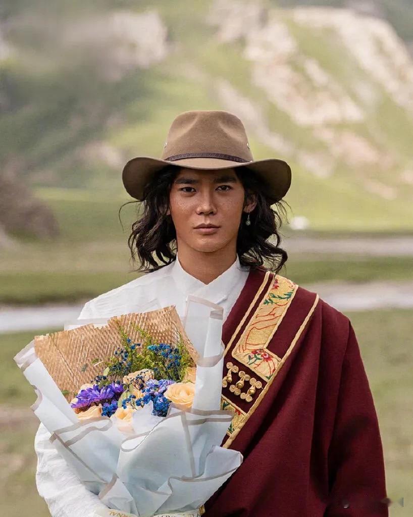 我的老天奶啊！于适又震感了我的心！这次饰演藏族男孩，真的是演啥像啥，由内而外的像