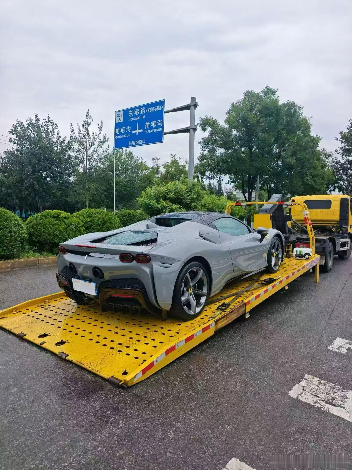 法拉利 SF90 spider Tailor made，2022年，3千公里，选