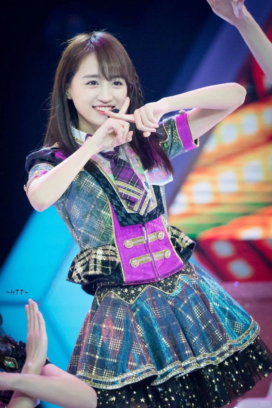 黄婷婷回应眼神没戏表情木讷无限超越班被定义，就重新定义。黄婷婷直面所有标签，用黑