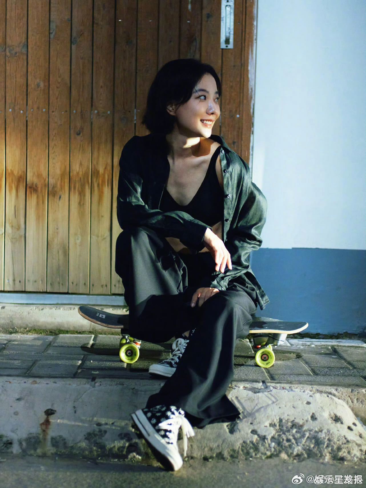 又看到王珞丹滑滑板了王珞丹扑面而来的元气感 王珞丹晒滑板近照，看得我直呼老公姐！