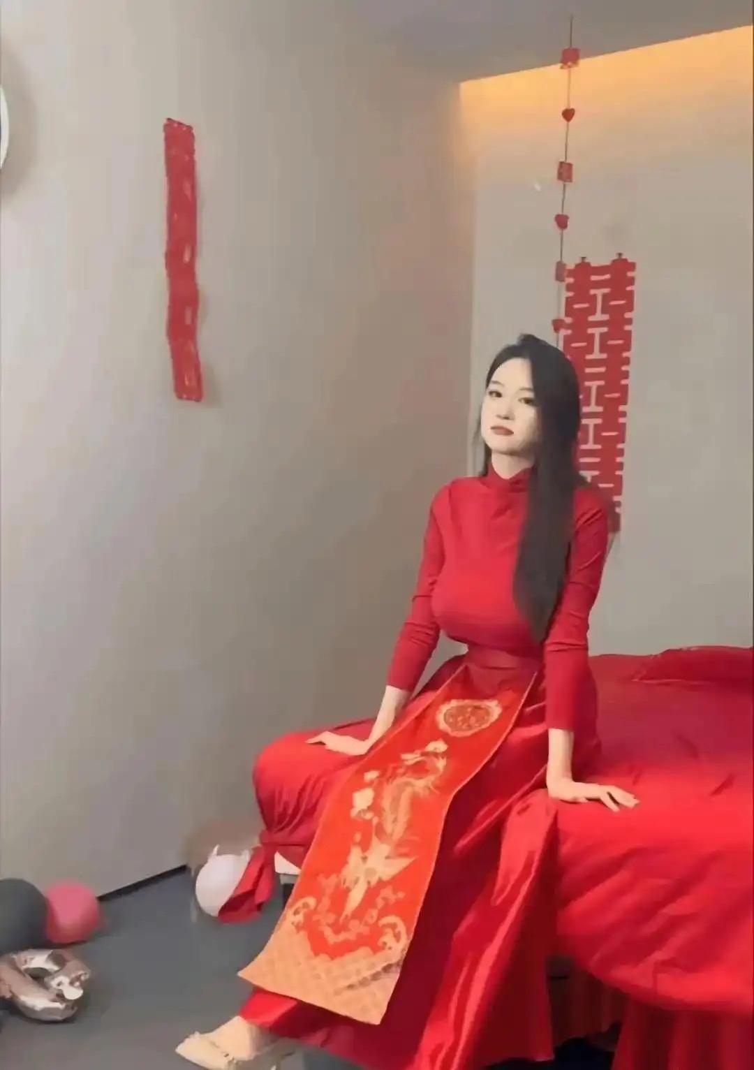 新娘颜值直接拉满，新郎压力不小吧？