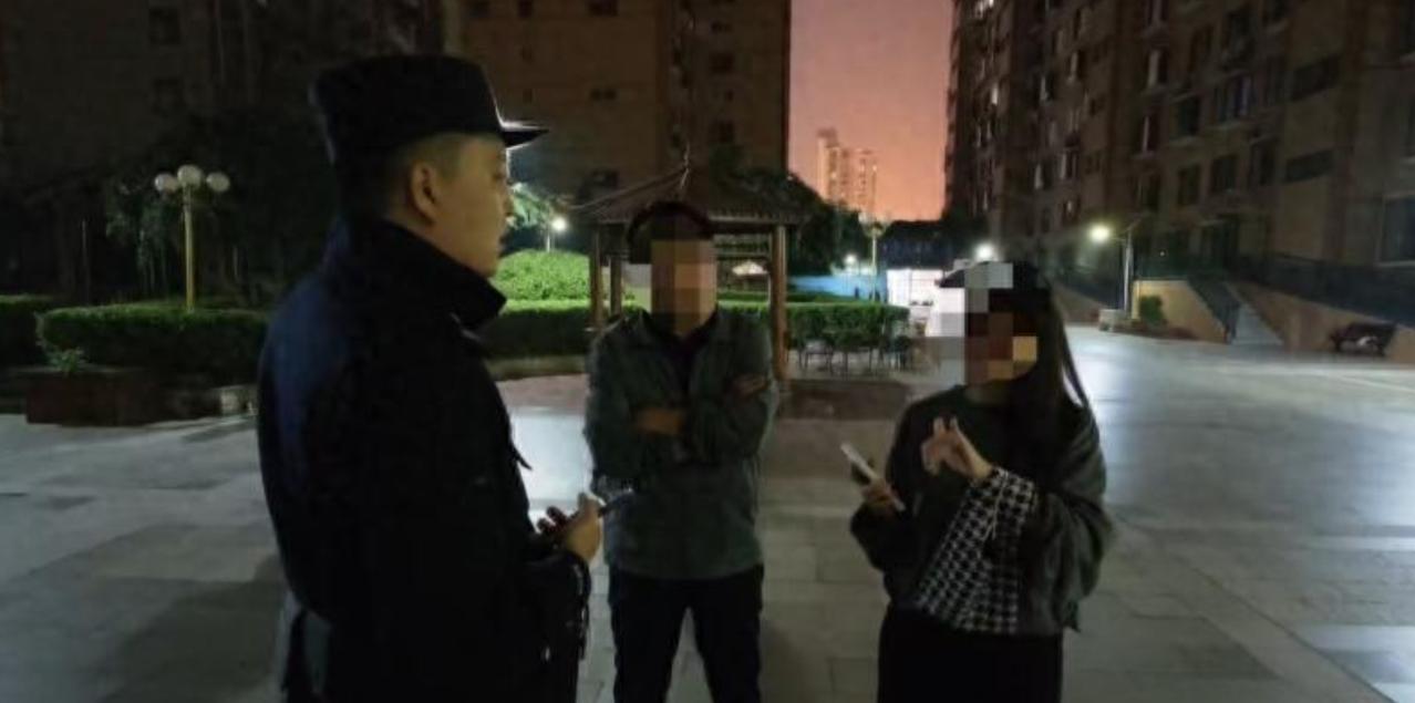 干得漂亮！山西太原，一女子养了两只大狗，在小区里长期不拴绳遛狗，被邻居报警后依旧