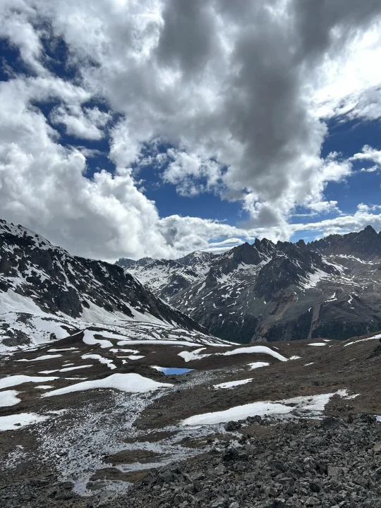 他念他翁🏔️好看的风景要钱，史诗的风景要命