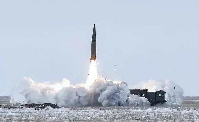 英国这次玩大了，导弹没落在俄乌前线，直接飞到了俄罗斯本土，导致罗斯托夫州的炼油厂