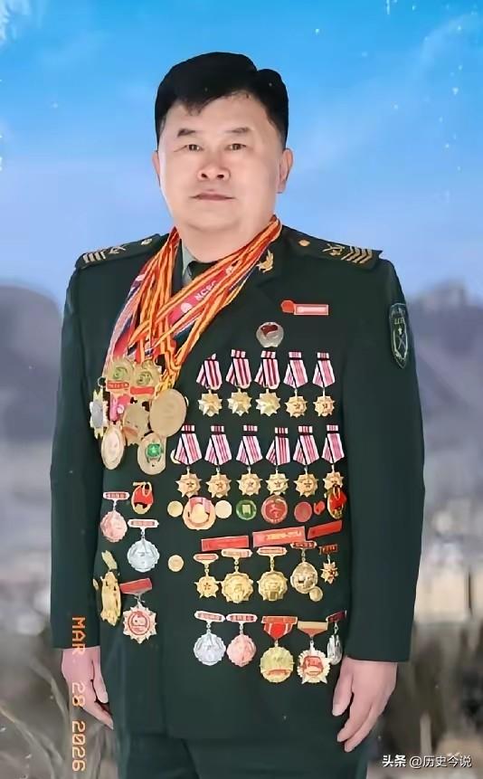 灶台亦战场！炊事班走出一级军士长尹旭勇，平凡岗位熬出顶级兵王
 
阅读此文前，诚