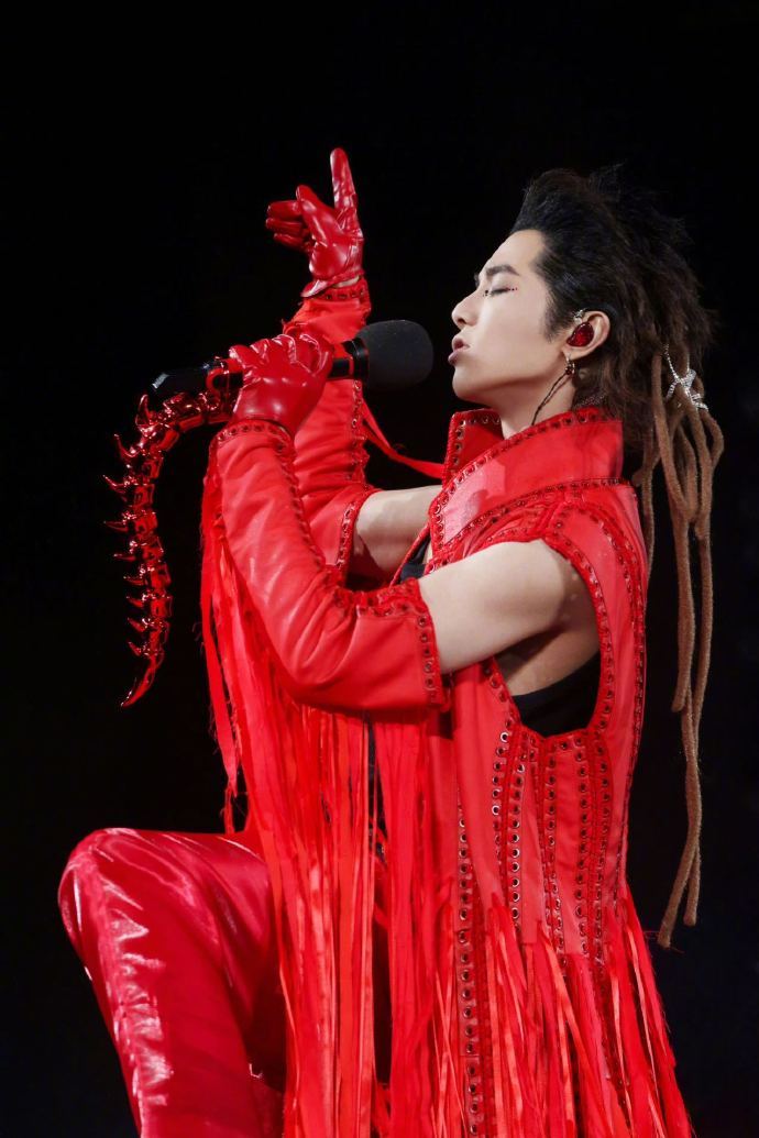 #华晨宇加盟开心夜##华晨宇加盟湖南卫视618开心夜# 惊喜不断！华晨宇加盟湖南