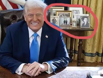 谁也不例外？！
细看美国总统特朗普的办公桌也是普普通通的，桌子上空空如也，再看身