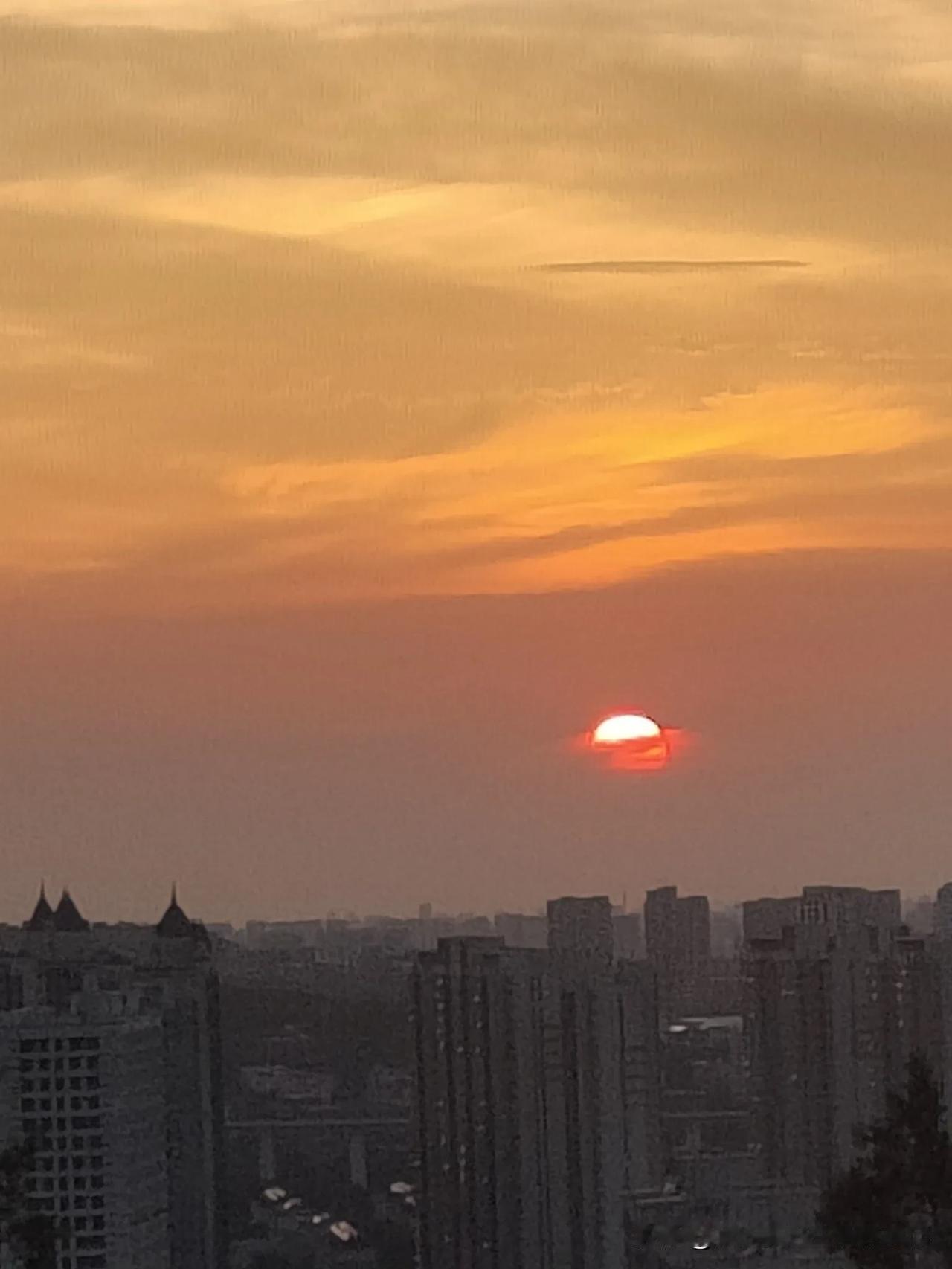 感觉节日太多了，尤其是对中年人来说。所谓仪式感是需要用钱的来打造的。
即便不牵扯