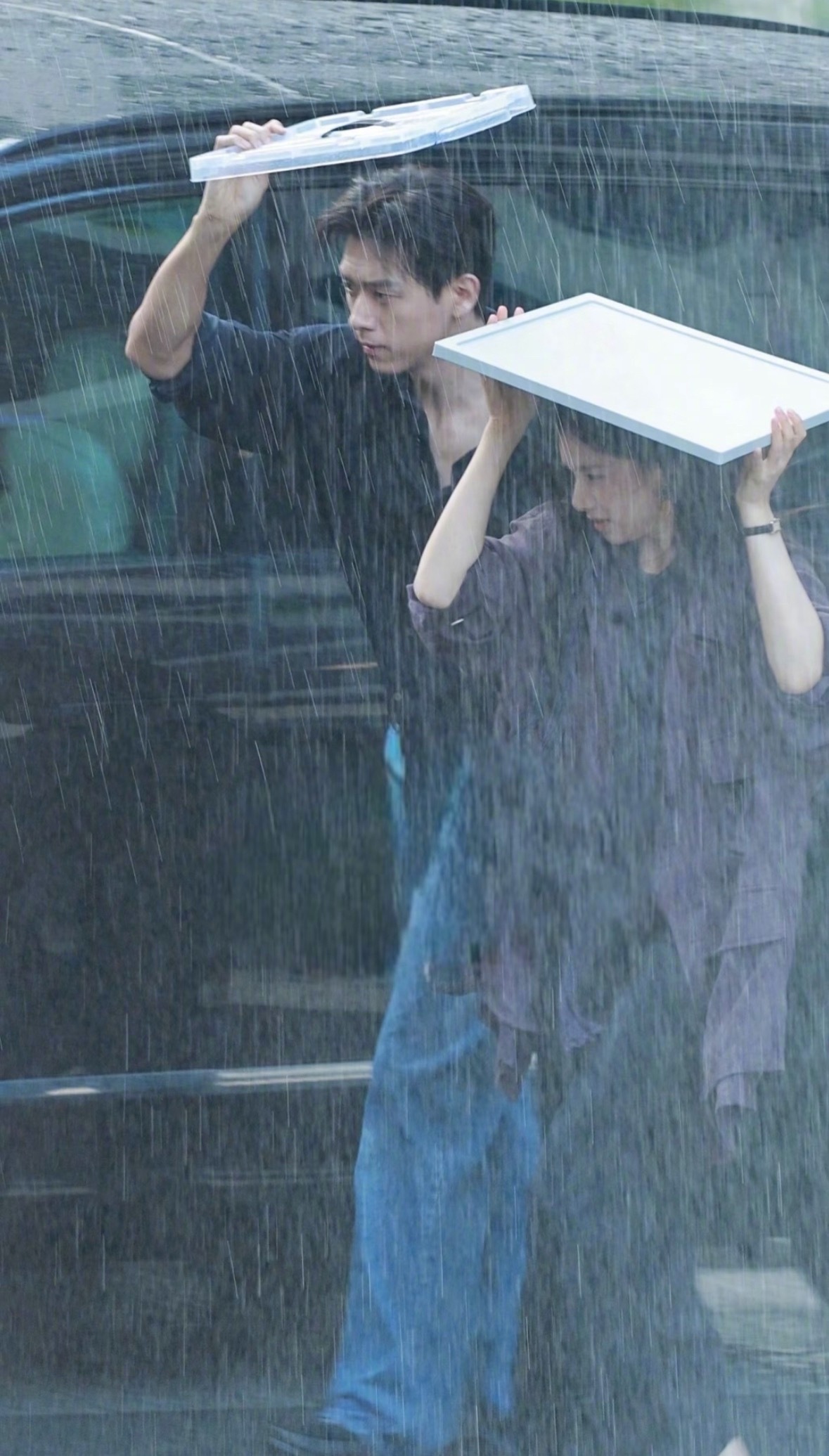 《雾里青》还没播，就一直出神图，这氛围雨丝看起来都缠绵了能get 他俩的cp 感