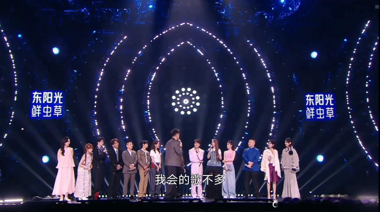 孙楠杨丞琳也不太舒服天赐的声音节目按资历和出道时间推选队长，孙楠与杨丞琳就此当选