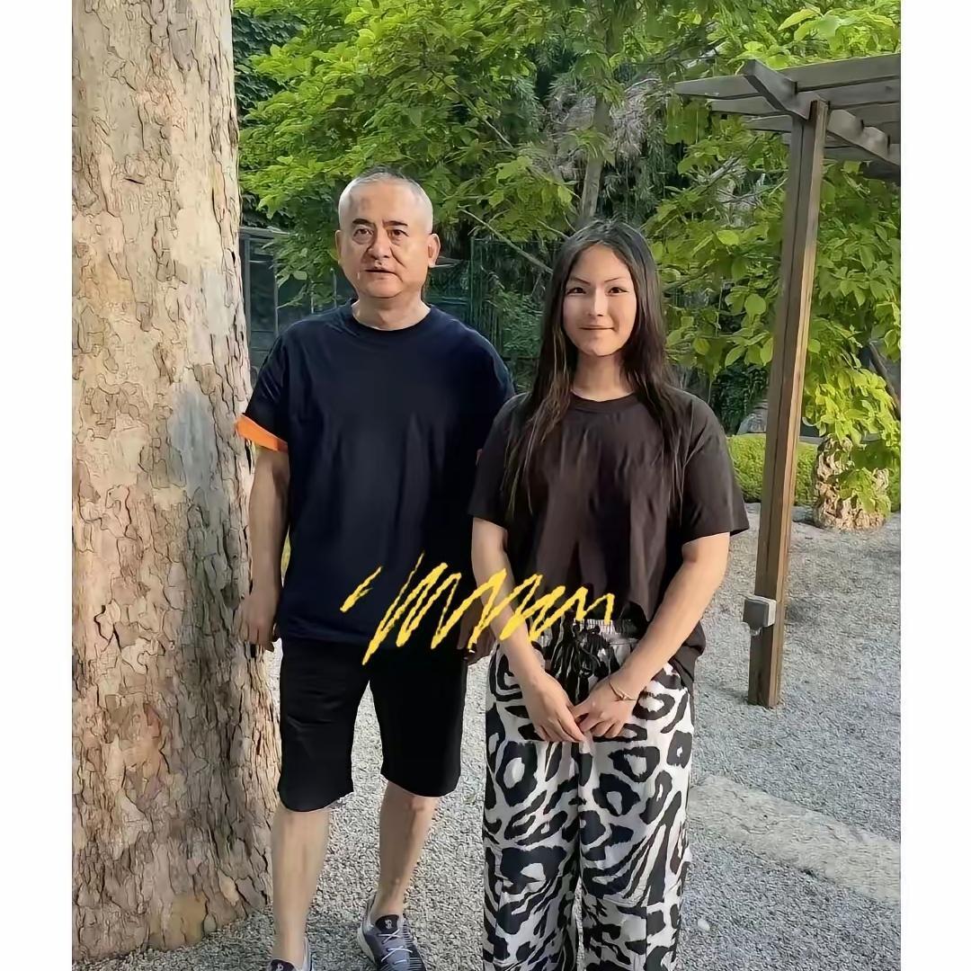 王诗龄拿了国际青少年绘画金奖，才发现她家是艺术世家！爷爷王晖师从吴冠中，画作能卖