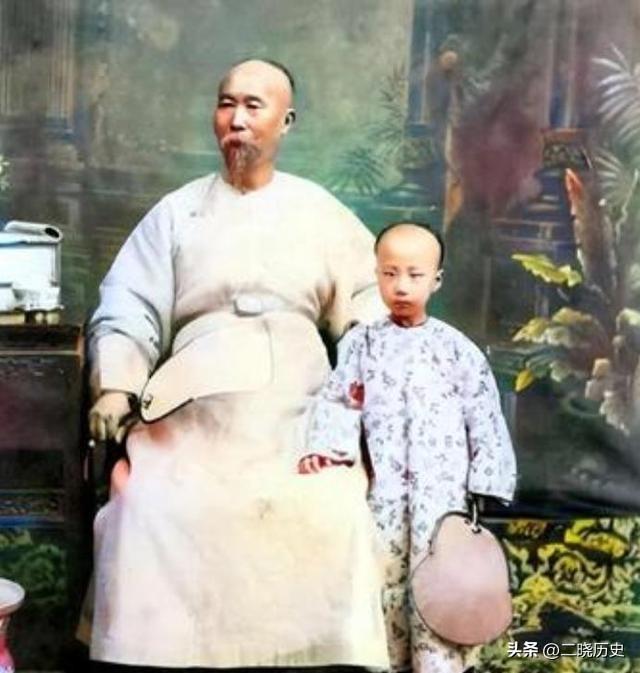 1901年，李鸿章去世，他给子孙留下4000多万两白银和无数家产， 可没想到，5