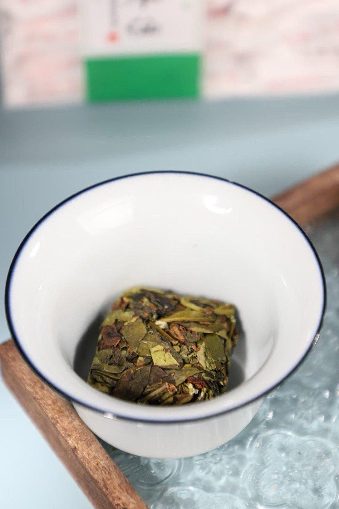 一晃眼，七月就要落幕，炎热的八月将踏着秋风将至。四季轮转从不等人，指尖抓不住流逝