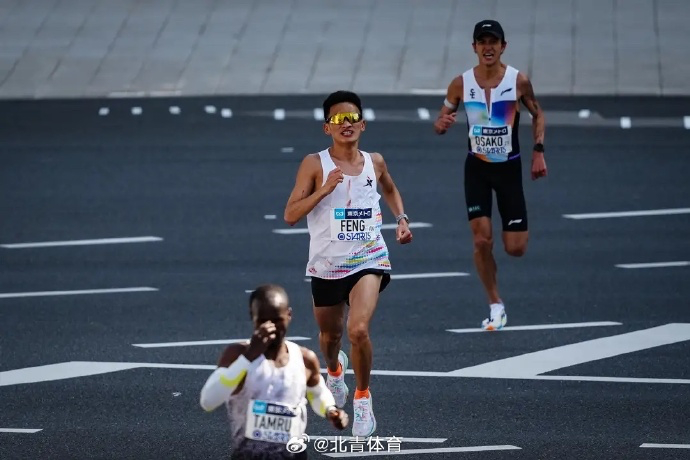 丰配友破纪录斩获159万专项奖金 东京马拉松赛场上，丰配友以2小时05分58秒一