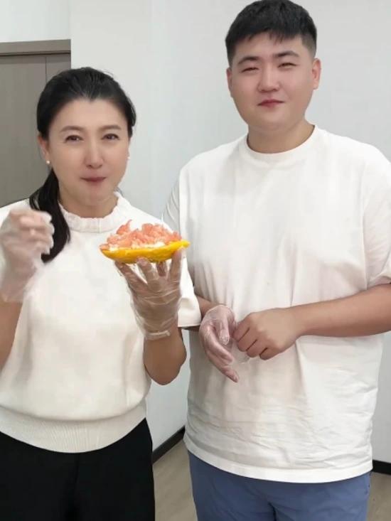 闫学晶陷舆论漩涡，真相究竟几何？

2025年末，演员闫学晶意外卷入一场网络风波