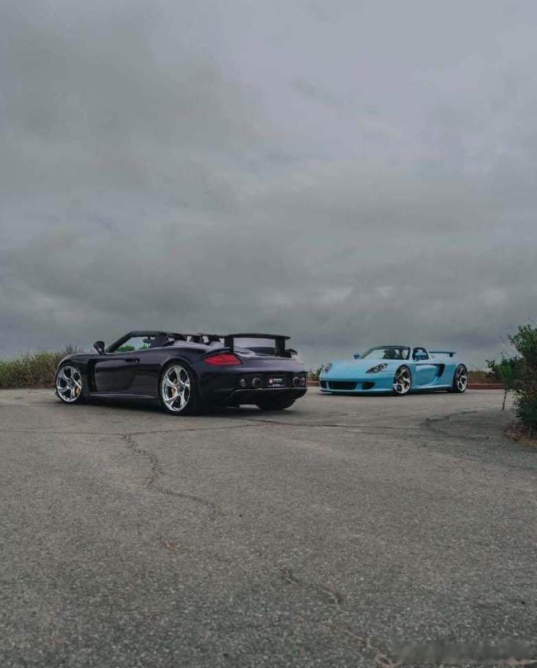 保时捷Carrera GT简直是梦中情车经典造型搭配强悍性能，堪称传奇超跑紫调质