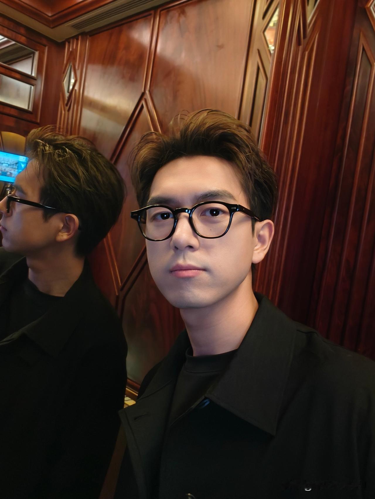 现哥这是要承包我们一周的心情嘛，每天都有惊喜！李现🍠更新啦！怎么会觉得没意思？