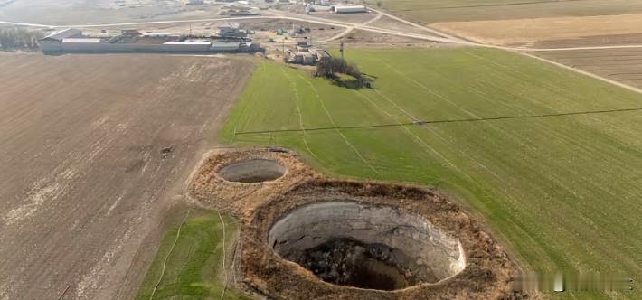 土耳其出现近700个巨大天坑

据报道，近年来科尼亚盆地塌陷坑的形成速度加快，目