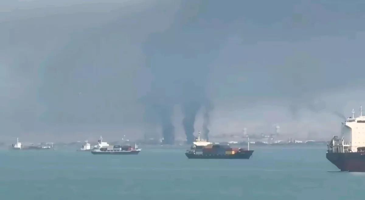 半岛电视台报道，伊朗阿巴斯港遭遇大规模袭击。

当地时间5日，伊朗法尔斯通讯社发