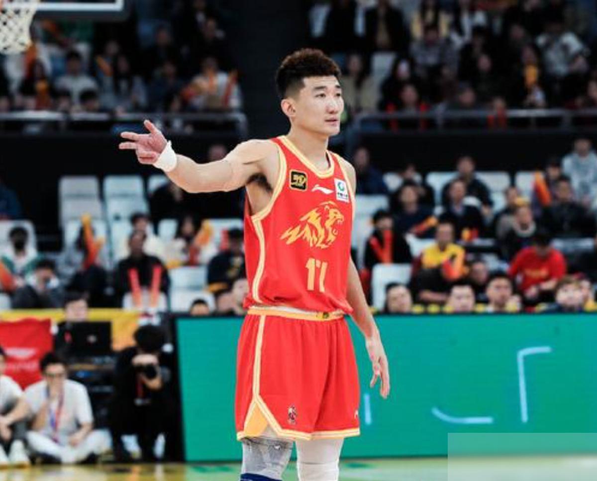 孙铭徽深夜发文，感慨万千！
CBA总决赛第五回合，广厦队做客上海主场，82-10