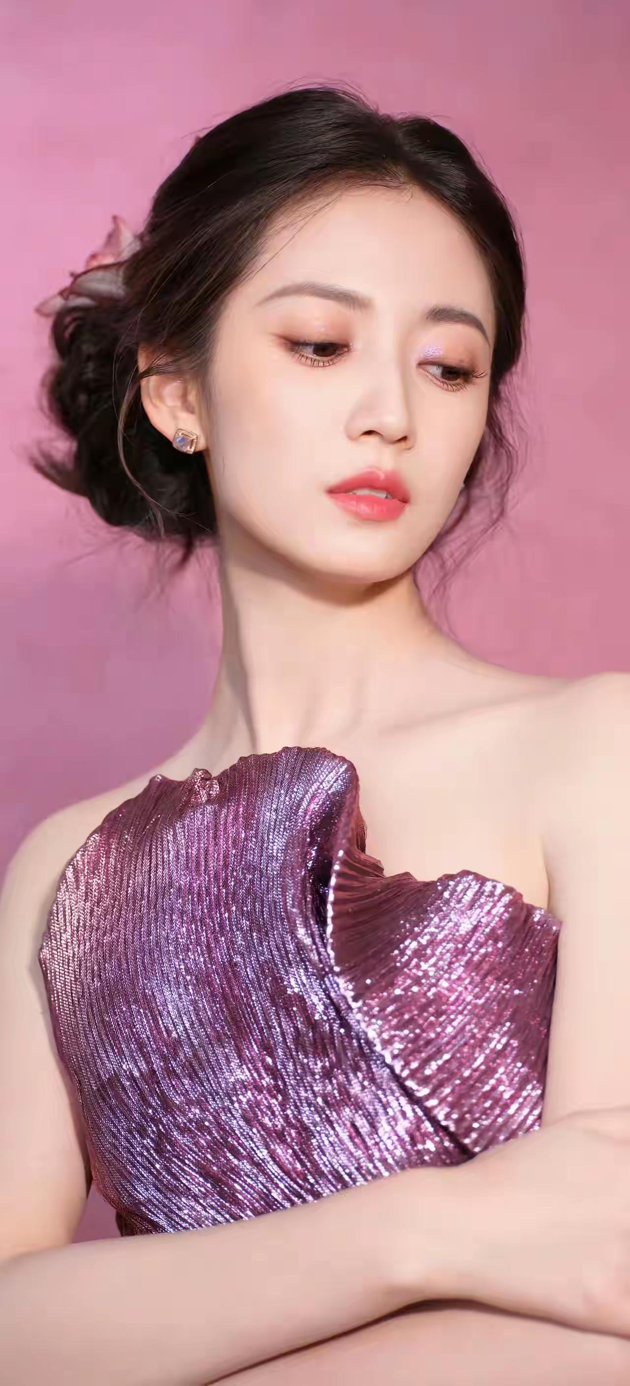 唯美高级风
流光紫韵，温柔且耀眼
一袭鎏光，赴一场浪漫之约
粉紫氛围感，美得不动