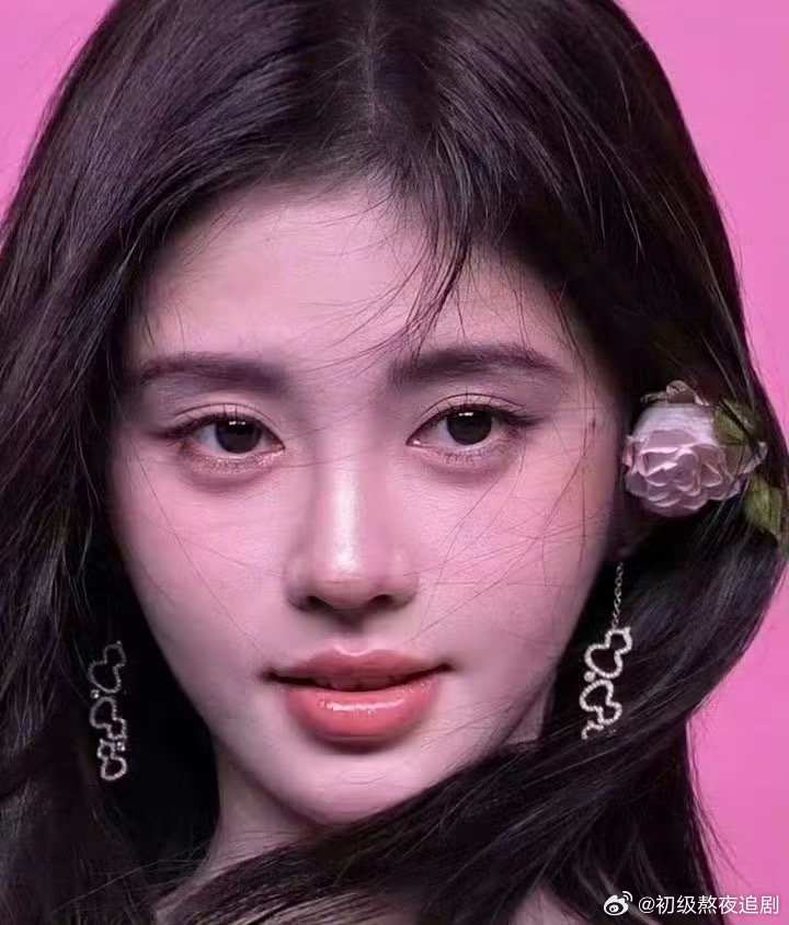 鞠婧祎生图长这样，看起来好假 