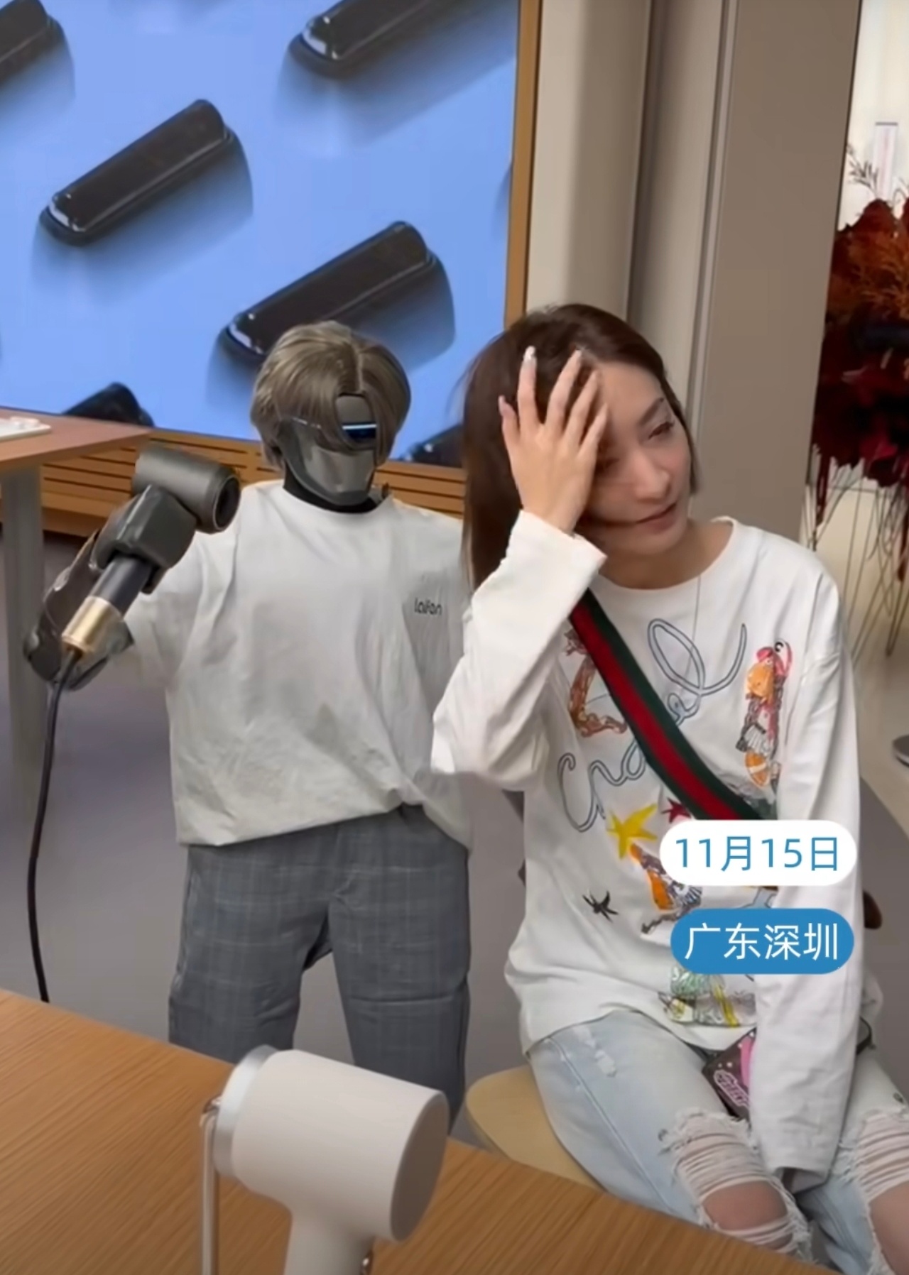 太酷了，解放双手的体验让科技不再遥远，未来或许真能实现卸妆按摩全自动化。这种创新